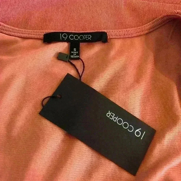 19 Cooper NWT Form Fitting Mauve Dress With Ruffle Hem Size S - Picture 5 of 6